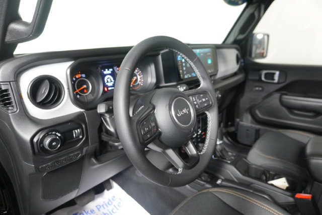 Used 2025 Jeep Wrangler Sport AWD/4WD image 18