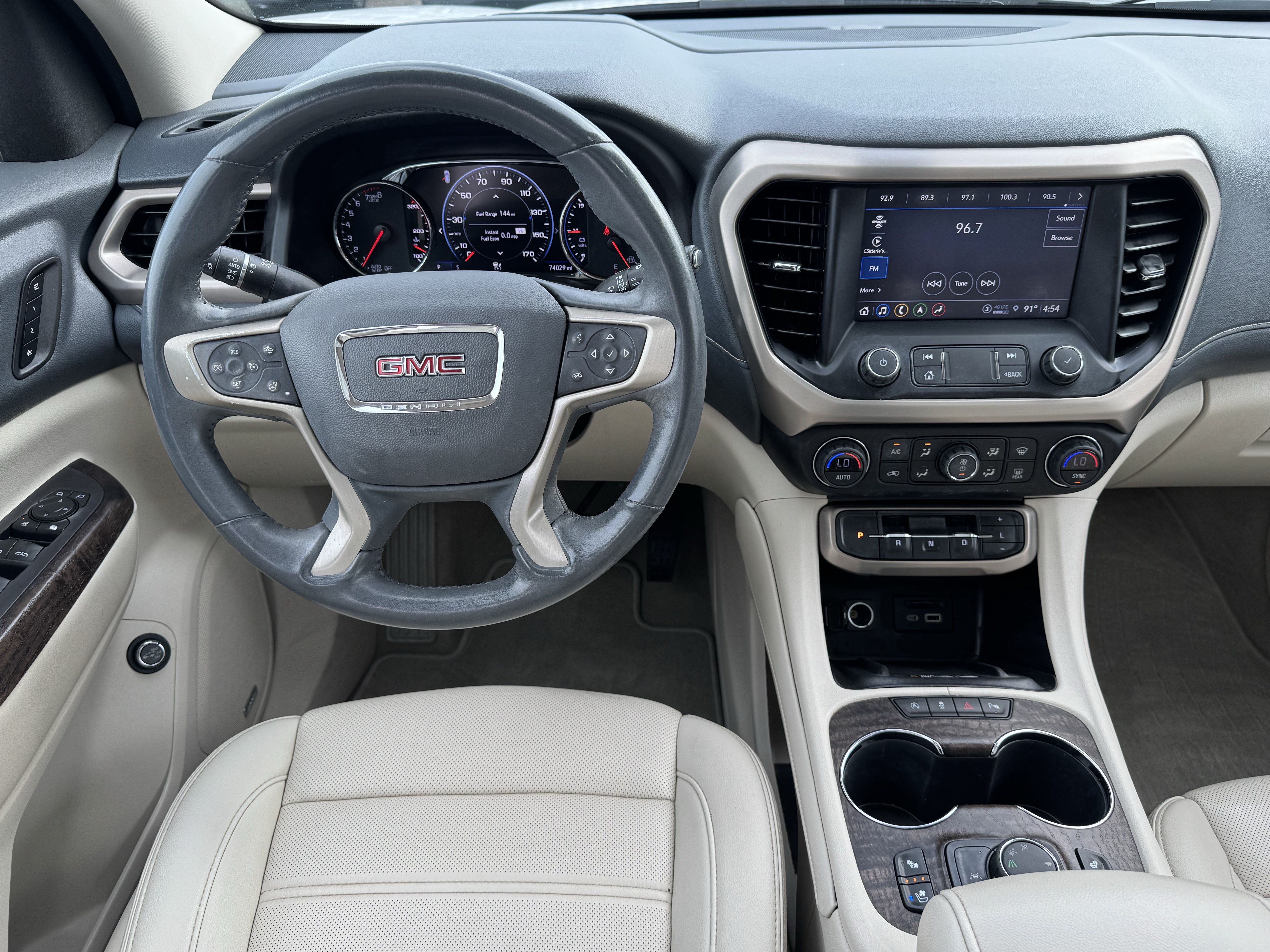 Used 2022 GMC Acadia Denali w/ Denali Ultimate Package FWD image 26