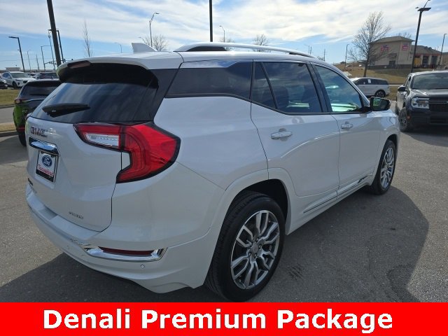 Used 2022 GMC Terrain Denali w/ Denali Premium Package image 4