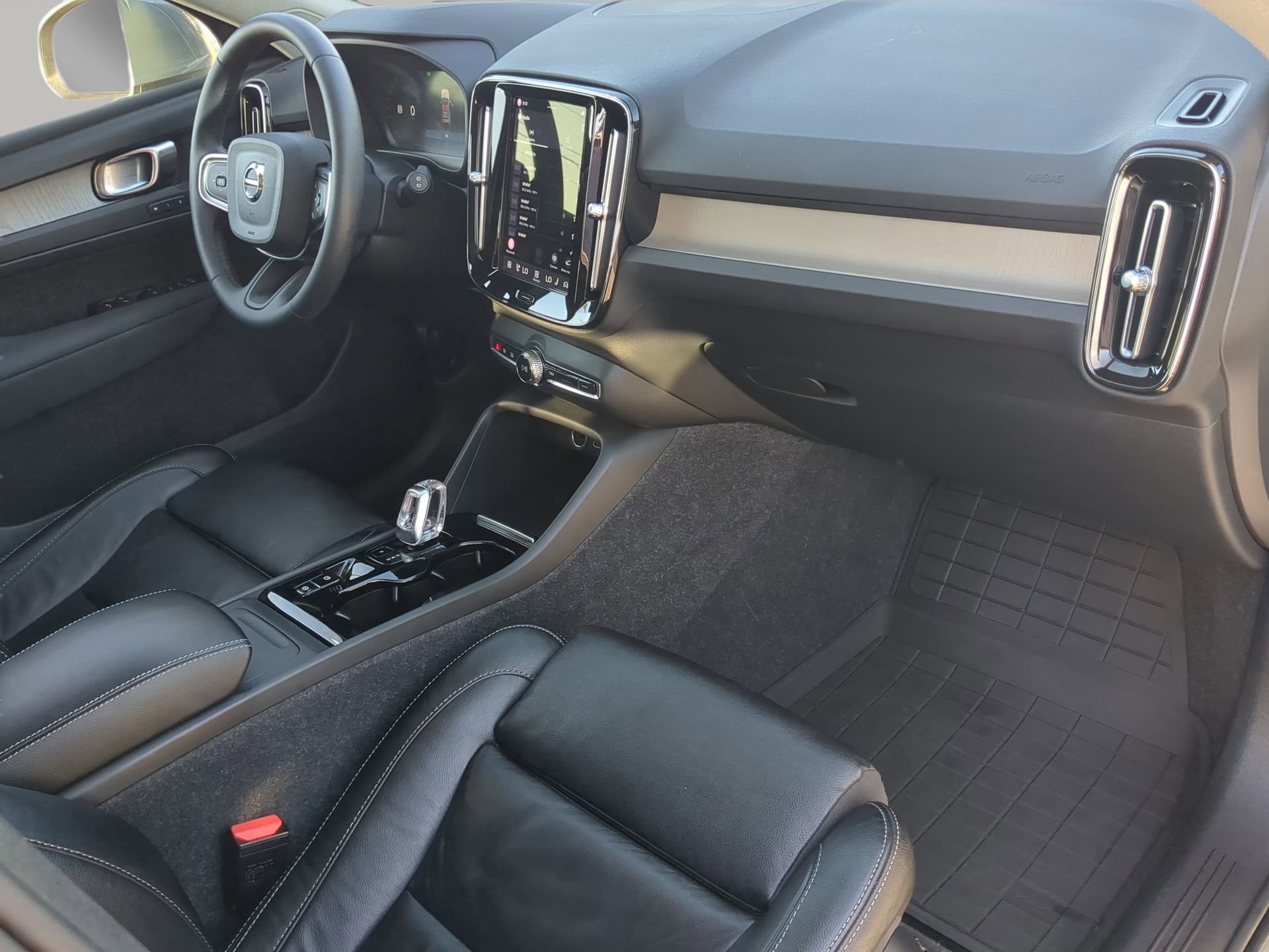 Used 2023 Volvo XC40 B5 Plus w/ Protection Package Premier image 49