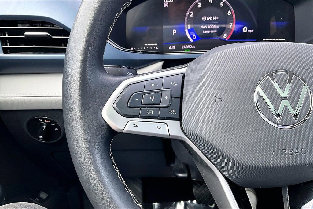 Used 2024 Volkswagen Taos SE FWD image 17
