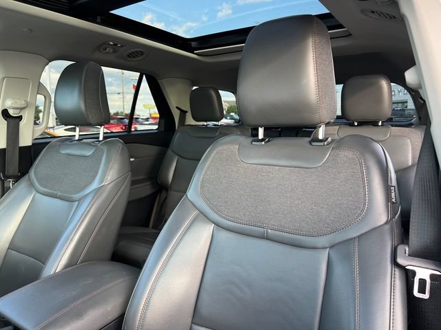 Certified 2025 Ford Explorer Active w/ Active Comfort Package AWD/4WD image 17