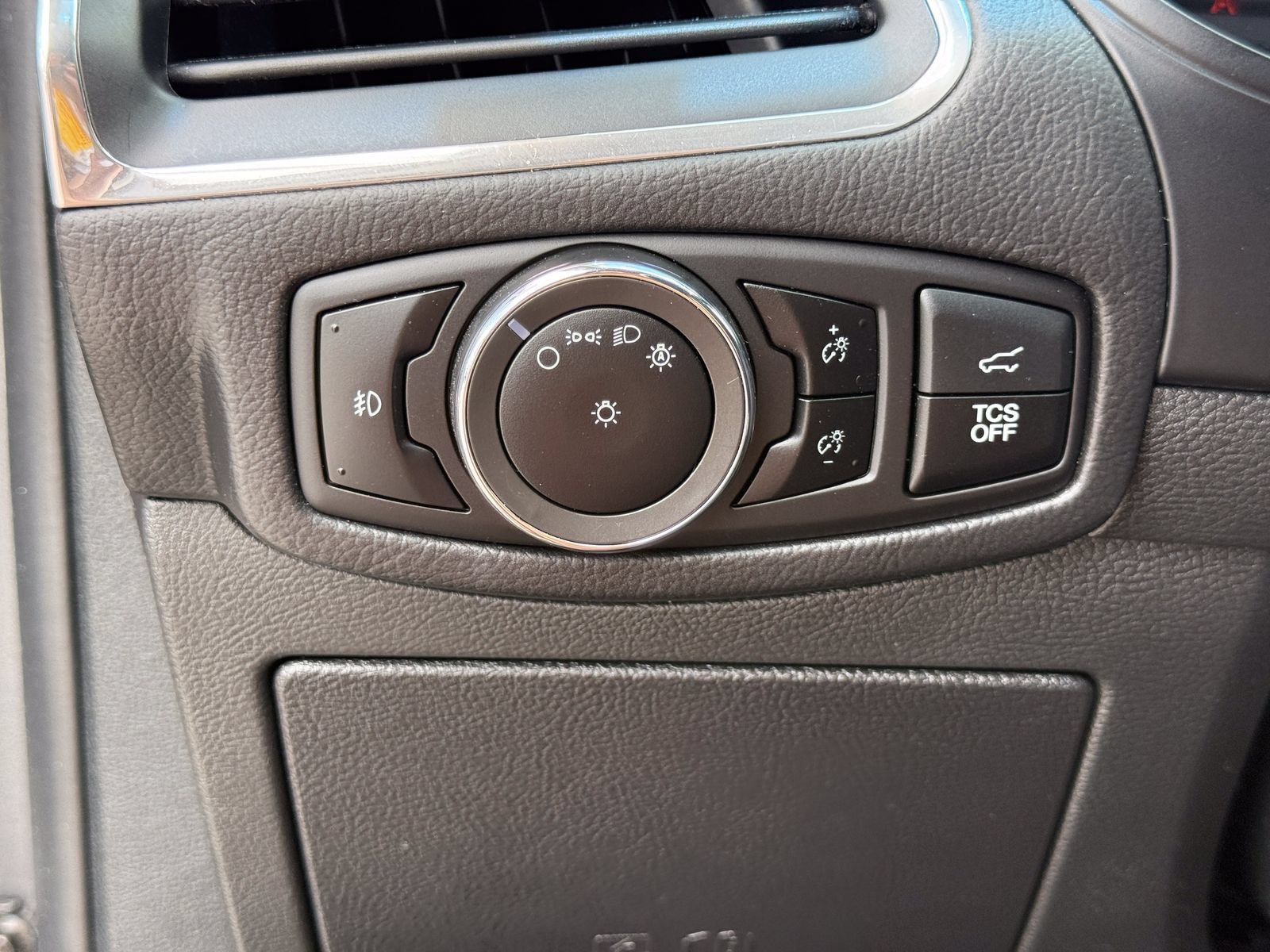 Certified 2023 Ford Edge Titanium AWD/4WD image 28