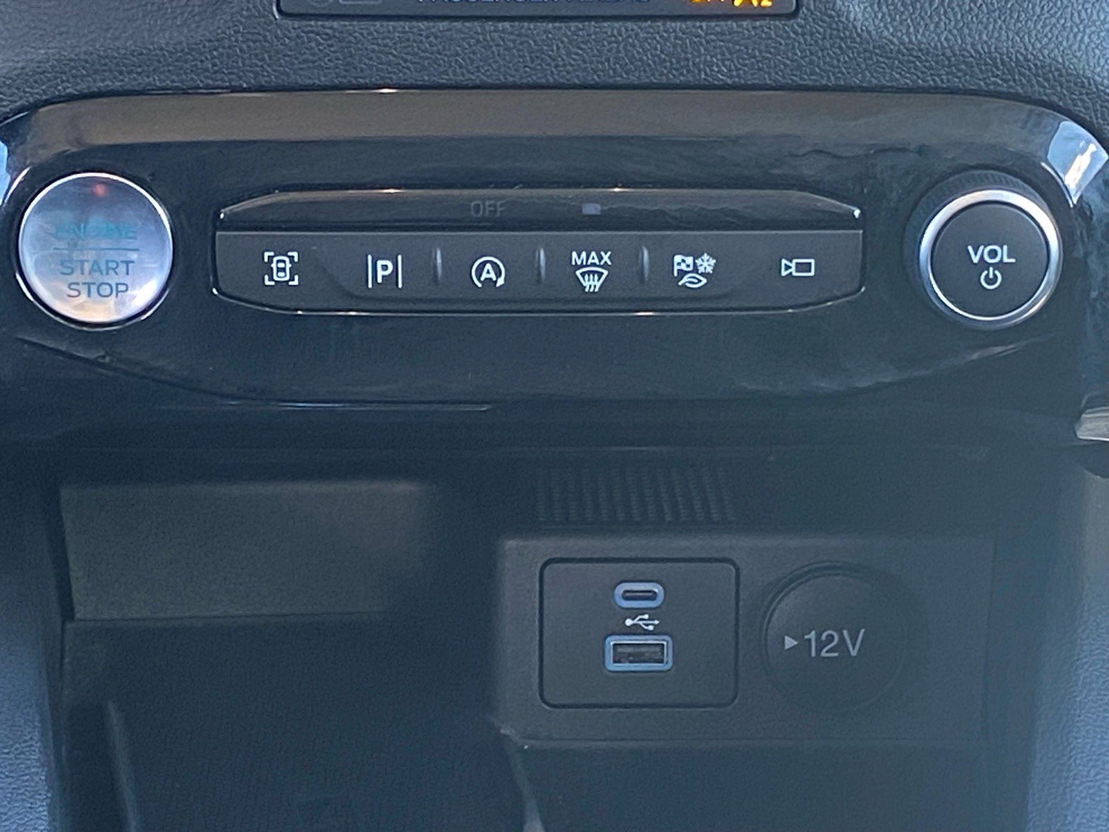 Certified 2023 Ford Escape Platinum w/ Premium Technology Package AWD/4WD image 12