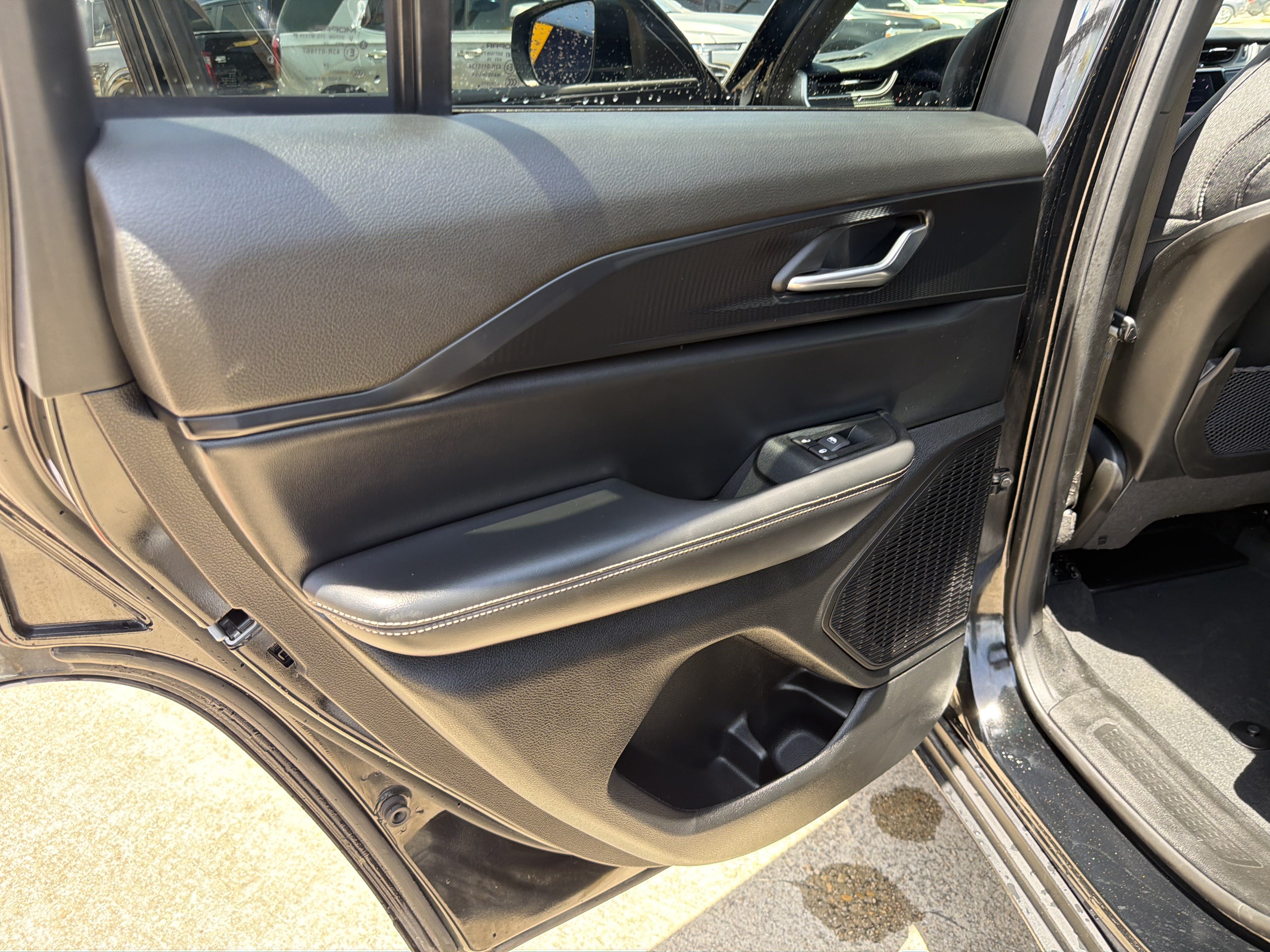 Used 2025 Jeep Grand Cherokee Laredo RWD image 12