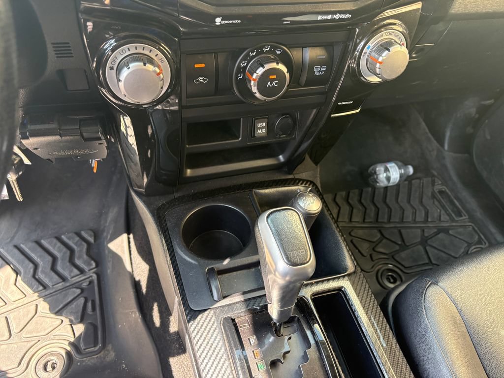 Used 2018 Toyota 4Runner SR5 AWD/4WD image 24
