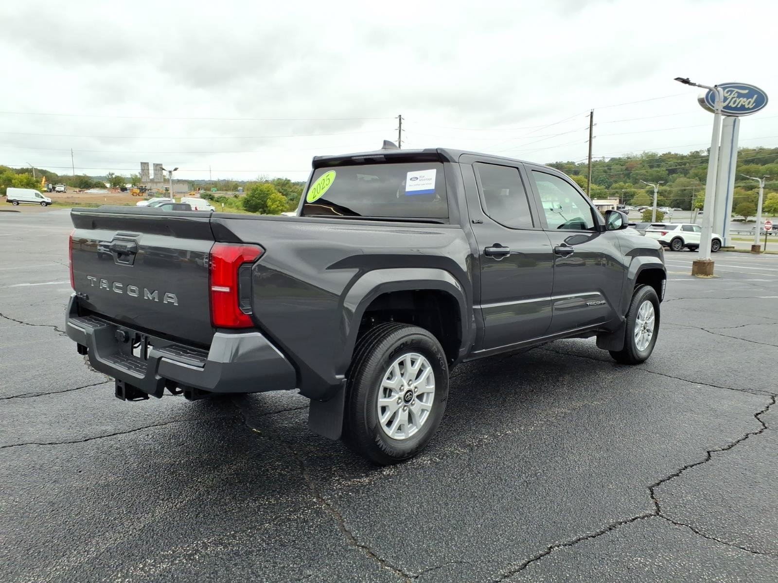 Used 2025 Toyota Tacoma SR5 AWD/4WD image 8