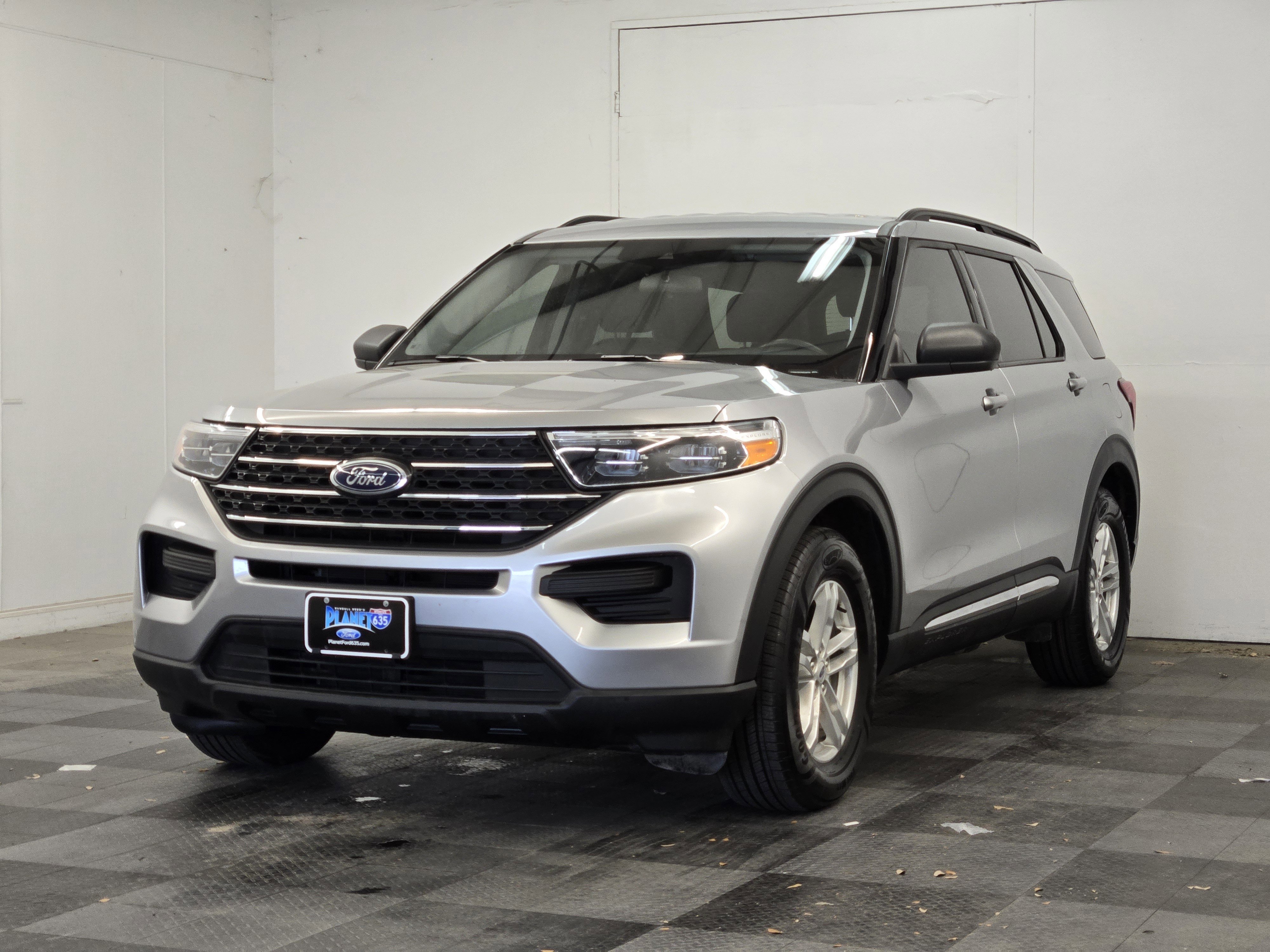 Certified 2022 Ford Explorer XLT RWD image 1