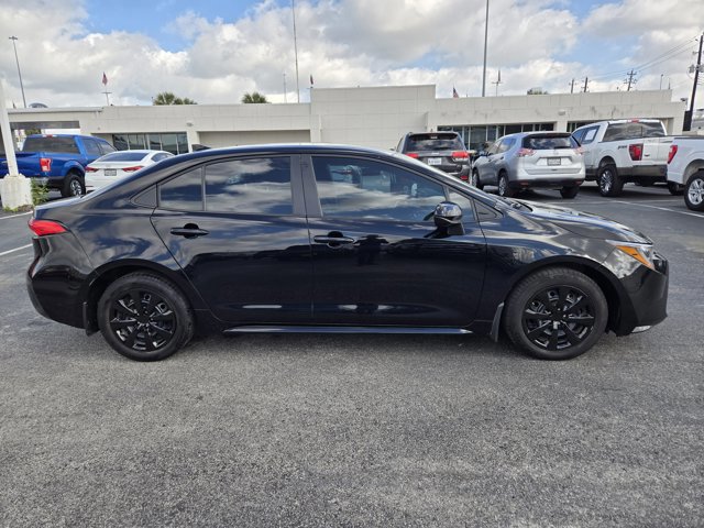 Used 2025 Toyota Corolla LE image 2