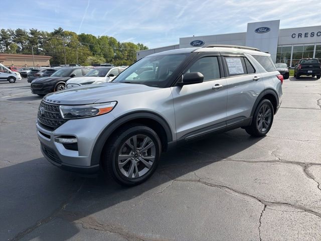 Certified 2021 Ford Explorer XLT w/ Equipment Group 202A AWD/4WD image 3