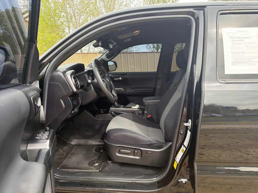 Used 2022 Toyota Tacoma TRD Sport w/ Technology Package AWD/4WD image 10