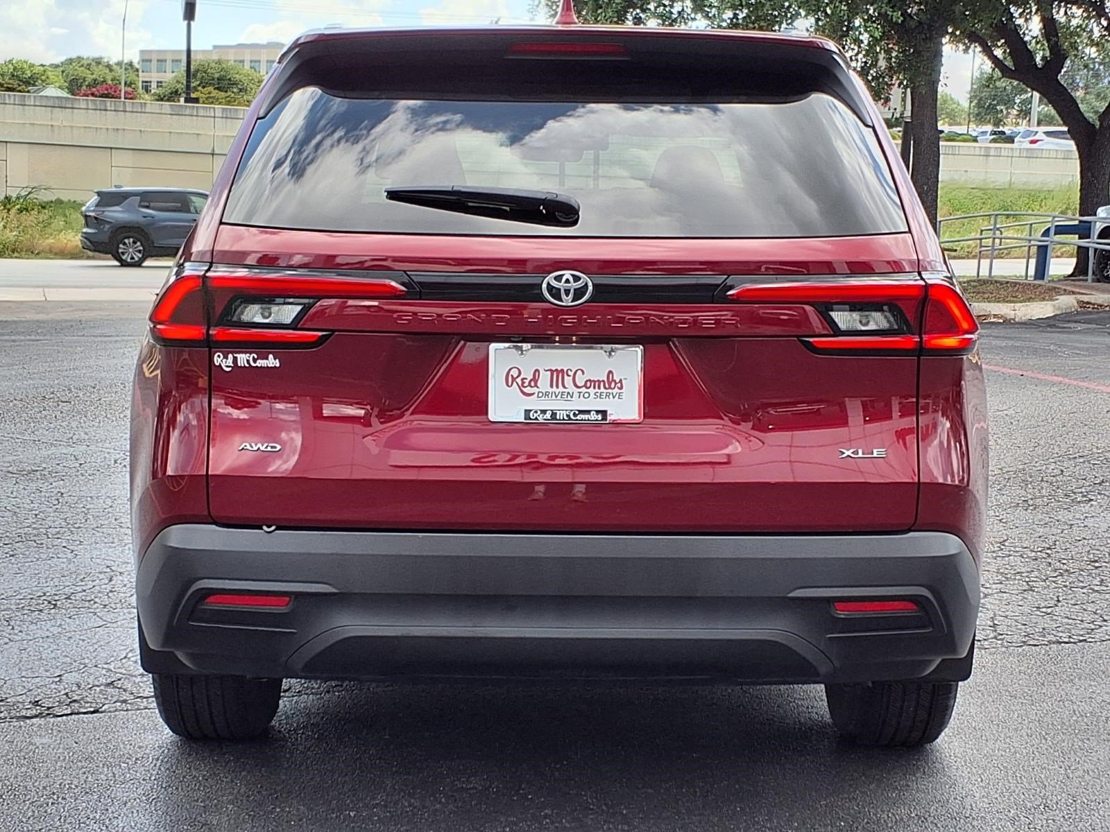 Used 2024 Toyota Grand Highlander AWD image 7
