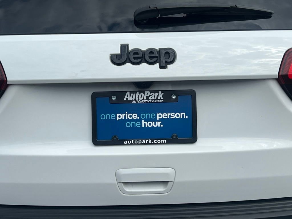 Used 2020 Jeep Grand Cherokee Altitude AWD/4WD image 13