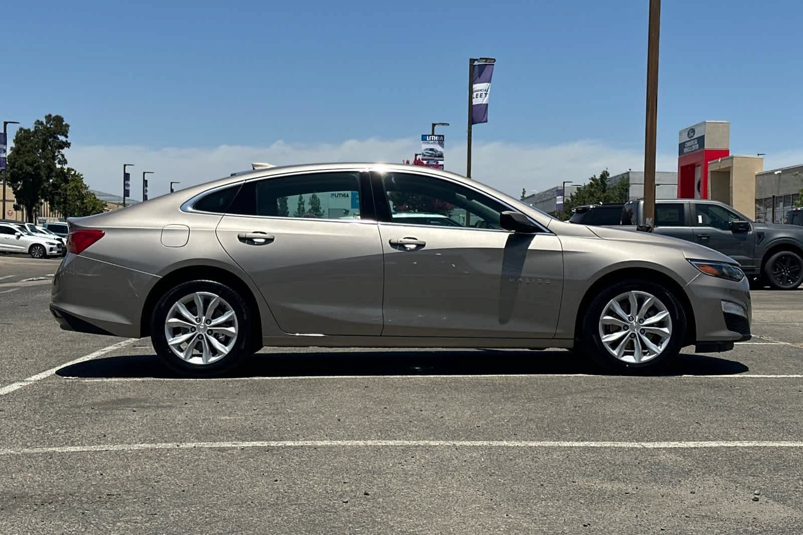 Used 2025 Chevrolet Malibu LT FWD image 8
