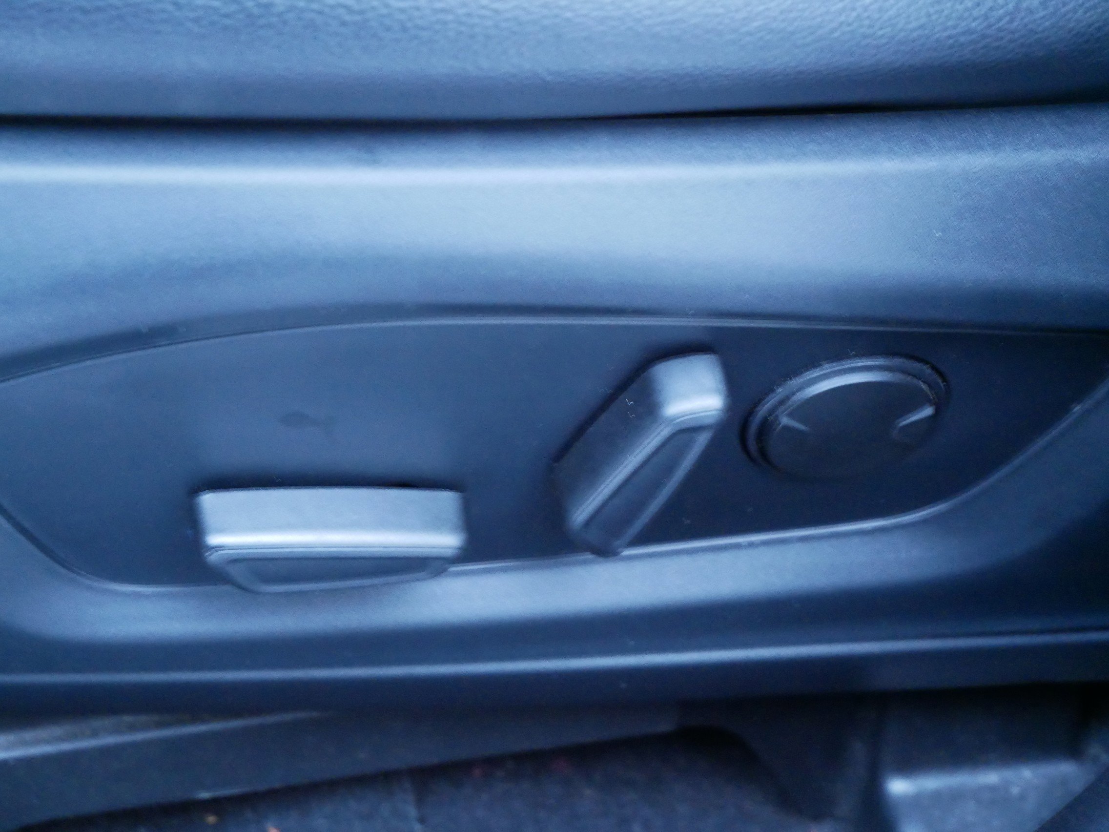 Certified 2020 Ford Explorer XLT w/ Equipment Group 202A image 13