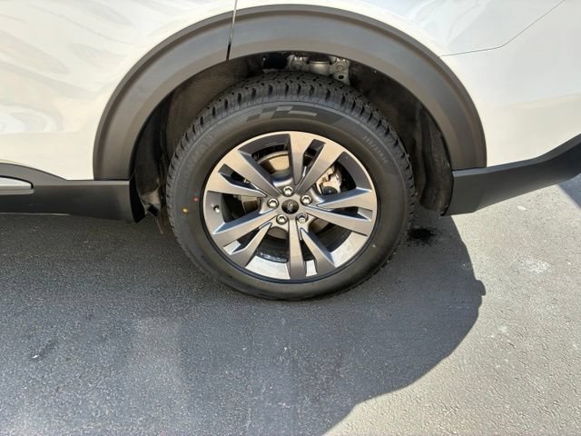 Certified 2023 Ford Explorer XLT w/ Equipment Group 202A AWD/4WD image 17