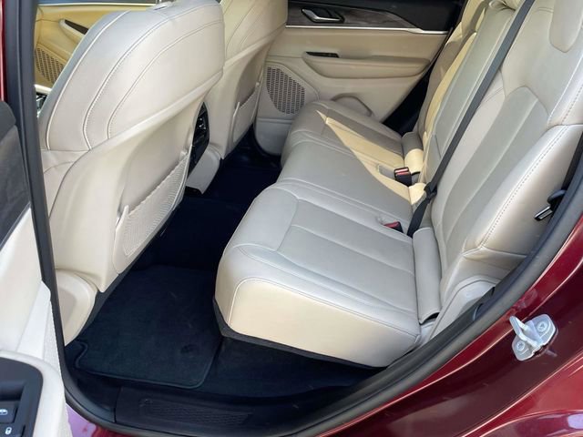 Used 2023 Jeep Grand Cherokee Limited w/ Black Appearance Package image 26