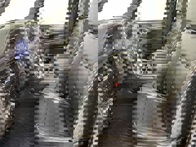 Used 2023 GMC Yukon SLT w/ SLT Luxury Package image 9