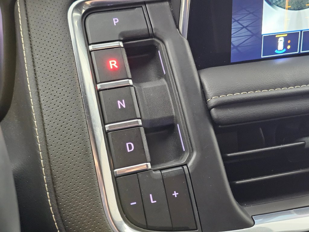 Used 2024 GMC Yukon XL SLT w/ SLT Luxury Package AWD/4WD image 36