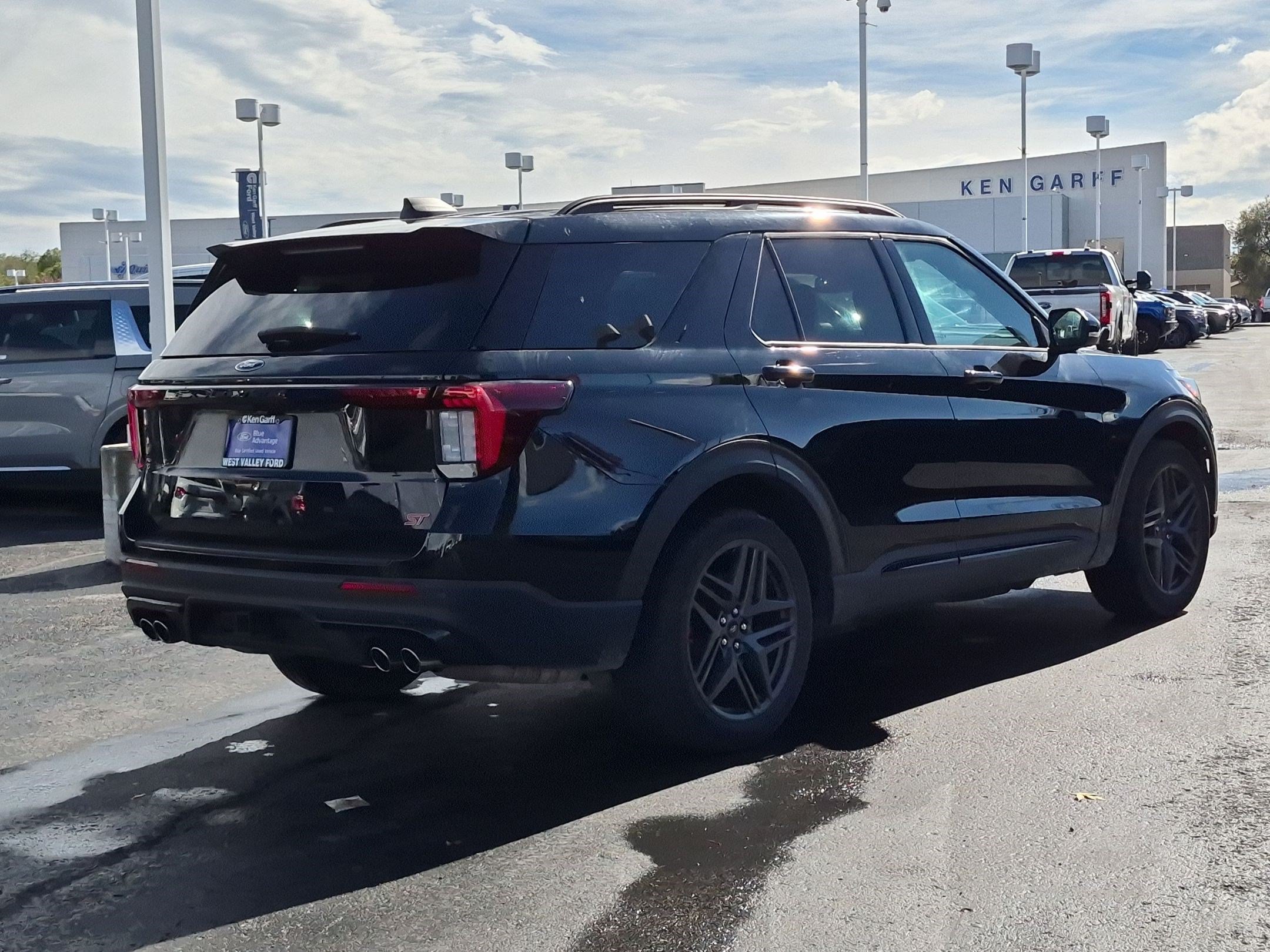Certified 2025 Ford Explorer ST AWD/4WD image 3