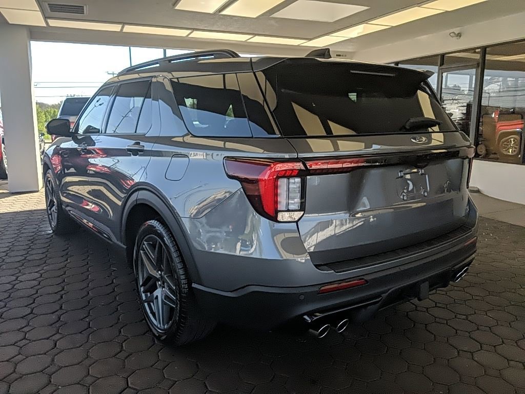 Certified 2025 Ford Explorer ST AWD/4WD image 9