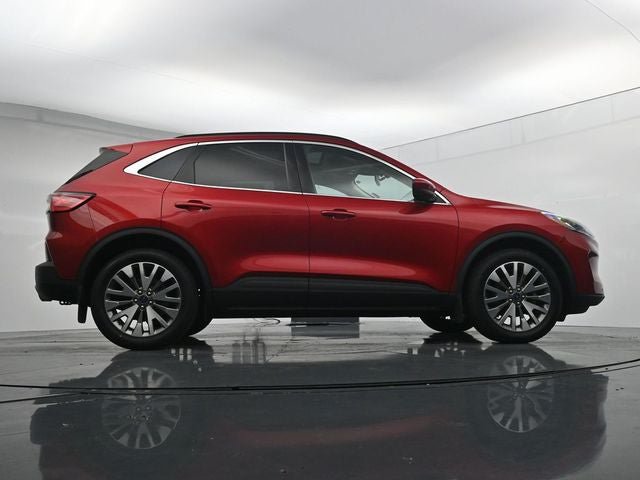 Certified 2022 Ford Escape Titanium w/ Class II Trailer Tow Package AWD/4WD image 36