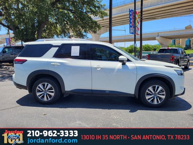 Used 2023 Nissan Pathfinder SL FWD image 6
