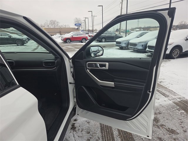 Certified 2022 Ford Explorer XLT w/ Equipment Group 202A image 21