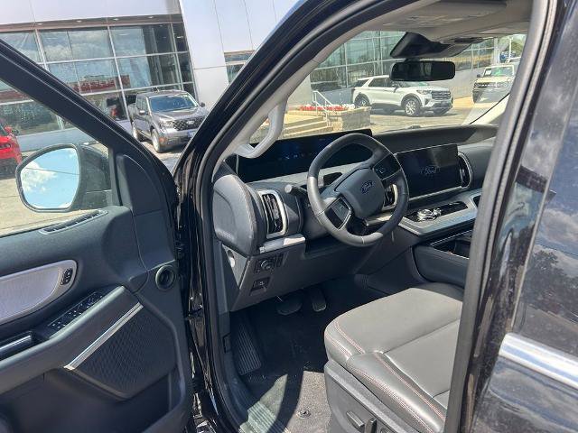 Certified 2025 Ford Expedition Active AWD/4WD image 2