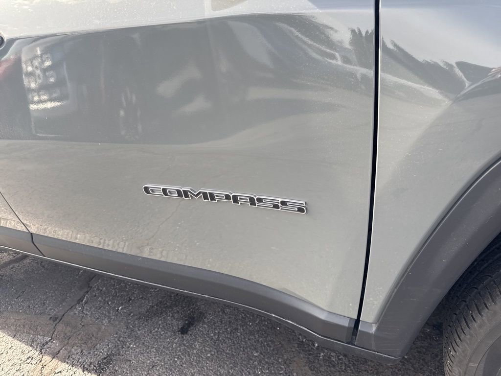 Used 2023 Jeep Compass Latitude image 17