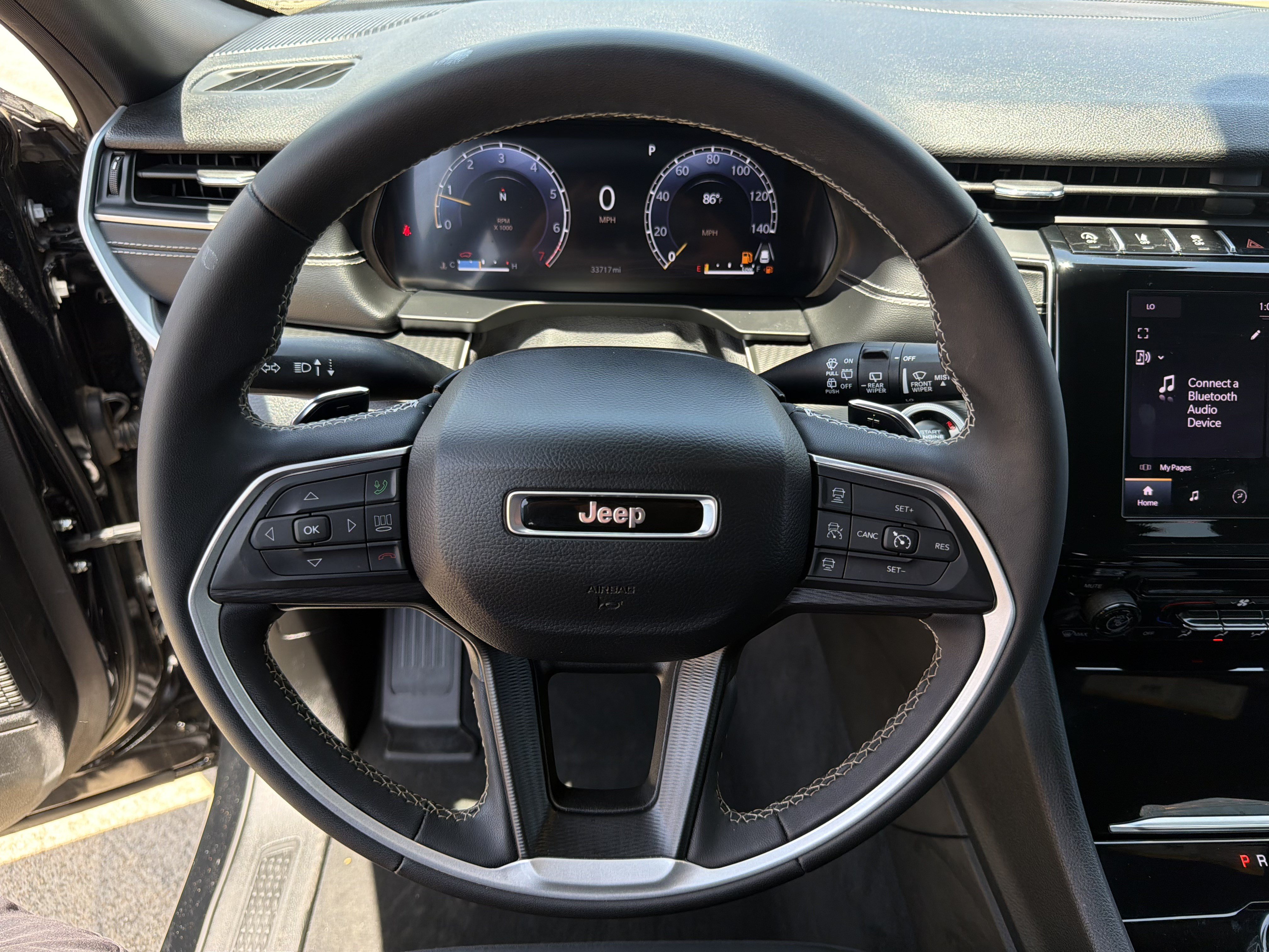 Used 2025 Jeep Grand Cherokee Laredo RWD image 15