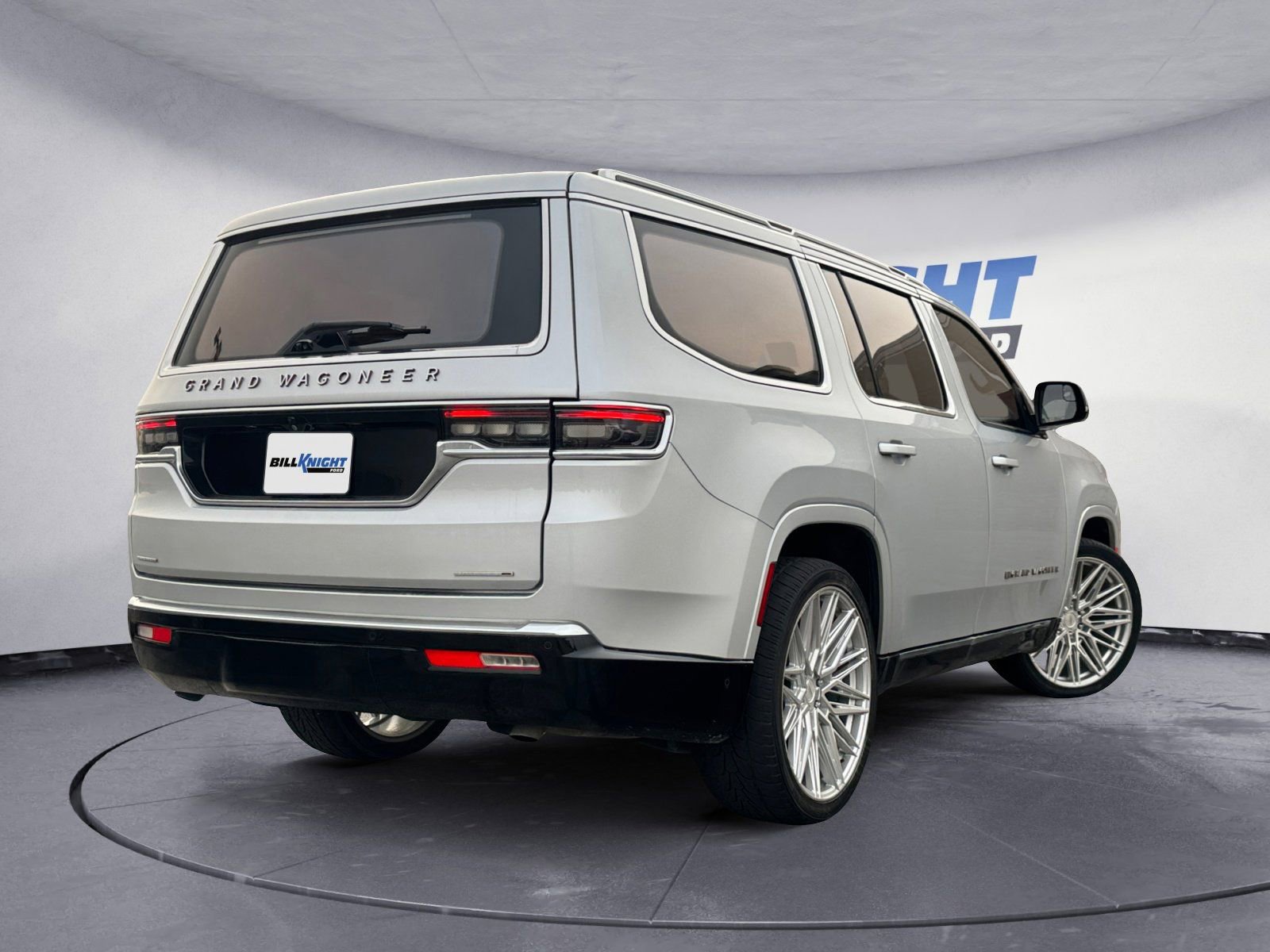 Used 2022 Jeep Grand Wagoneer Series III w/ Rear Seat Video Group 1 image 5