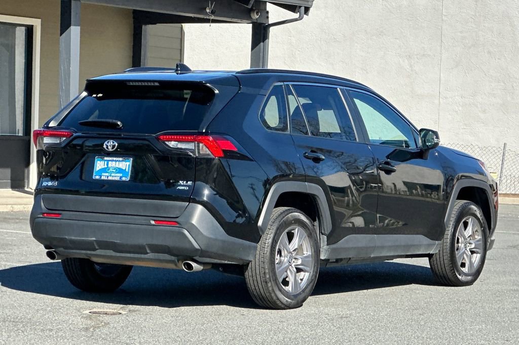 Used 2025 Toyota RAV4 XLE image 3