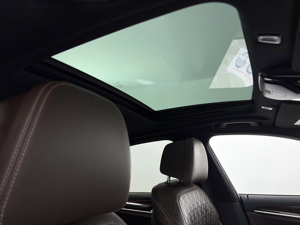 Used 2019 BMW 540i xDrive w/ M Sport Package image 32