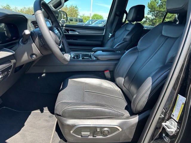 Used 2024 Jeep Wagoneer Series II AWD/4WD image 17