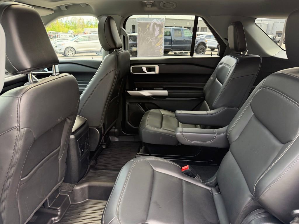 Certified 2023 Ford Explorer XLT w/ Equipment Group 202A AWD/4WD image 9