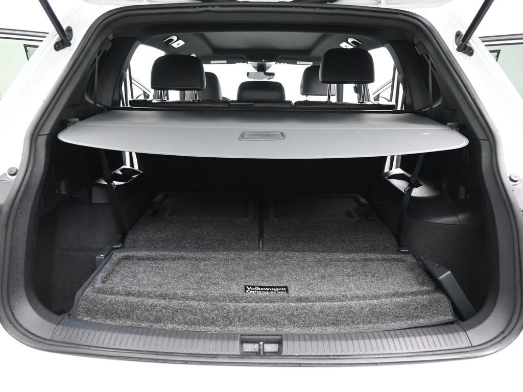 Used 2022 Volkswagen Tiguan SE R-Line image 48