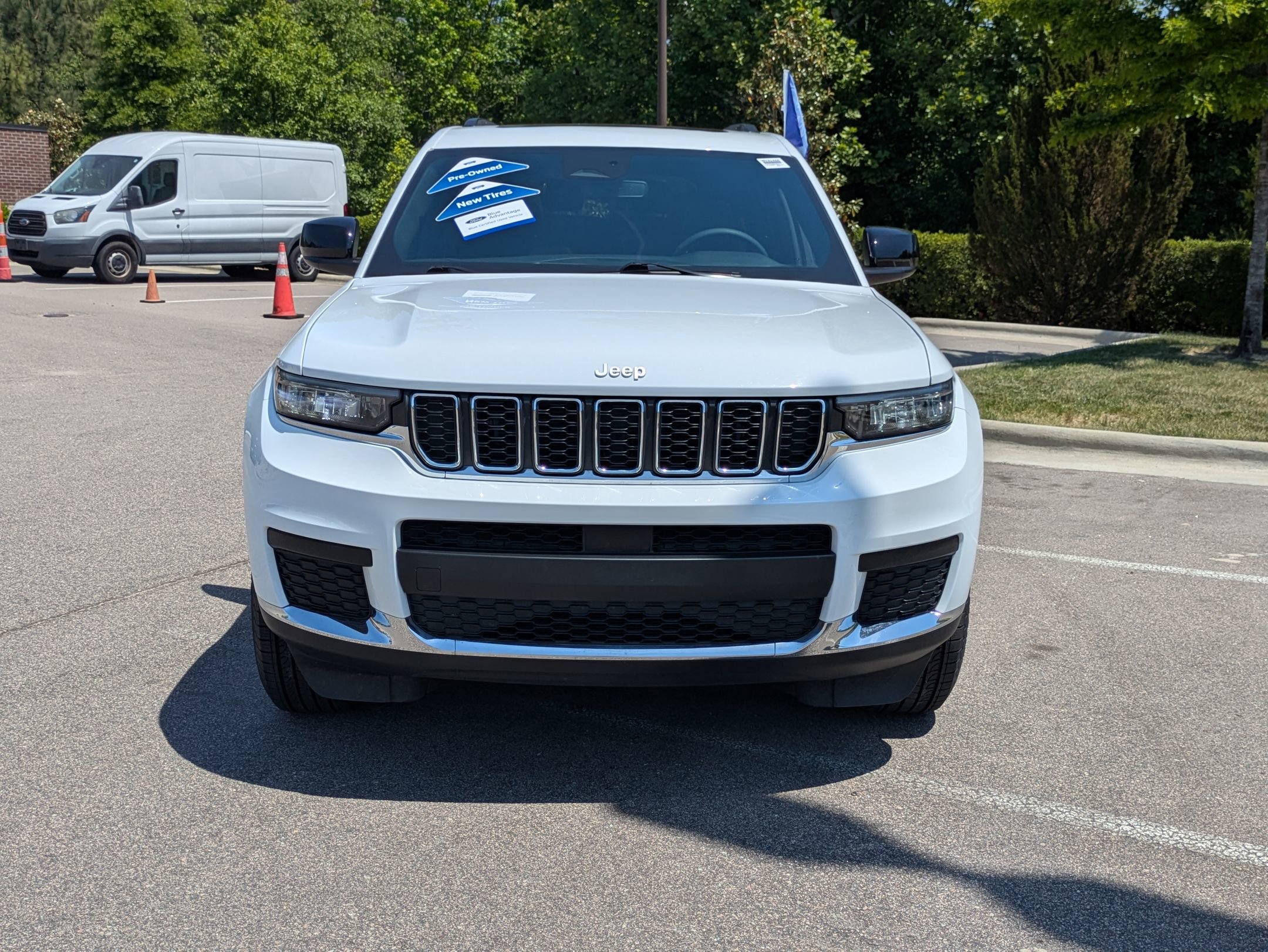 Used 2024 Jeep Grand Cherokee L Laredo w/ Luxury Tech Group I RWD image 9