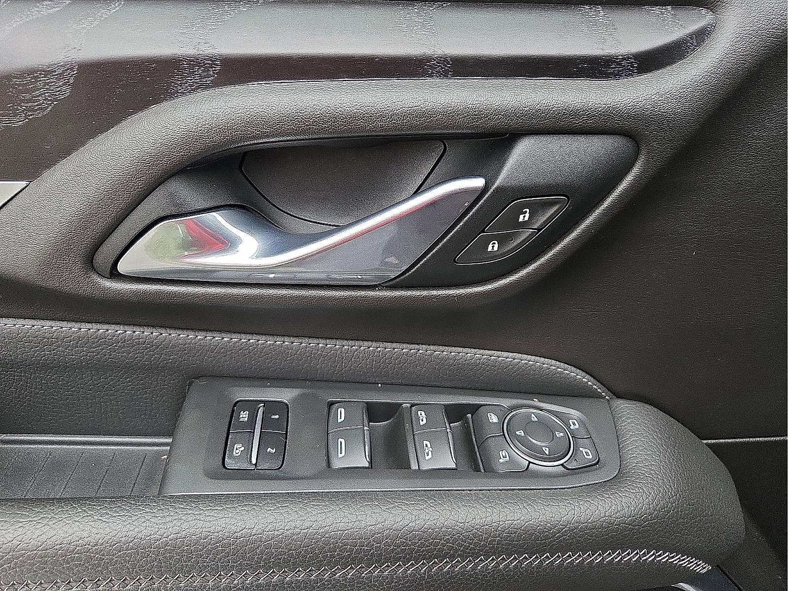 Used 2021 GMC Yukon XL Denali w/ Denali Premium Package image 14