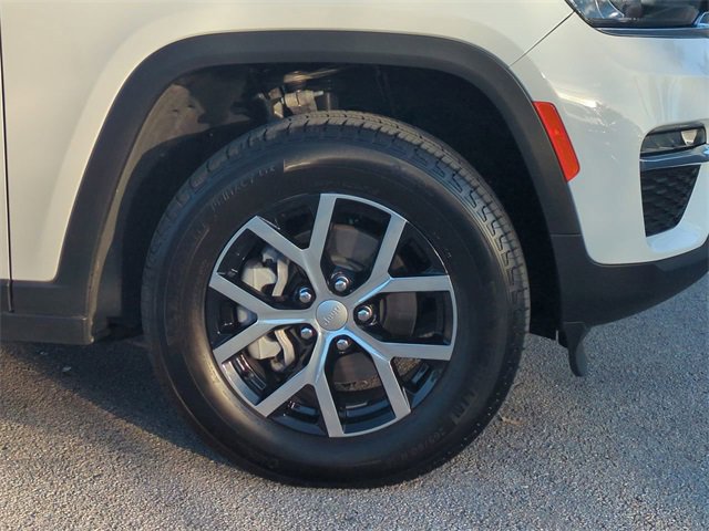 Used 2025 Jeep Grand Cherokee Limited w/ Trailer Tow Package image 11