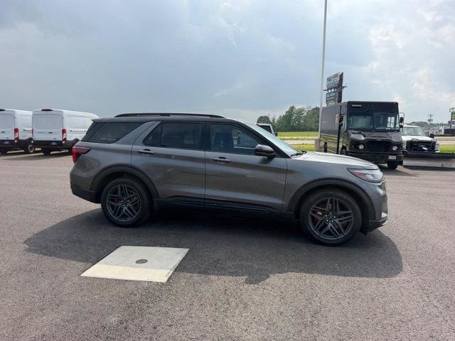 Certified 2025 Ford Explorer ST AWD/4WD image 4