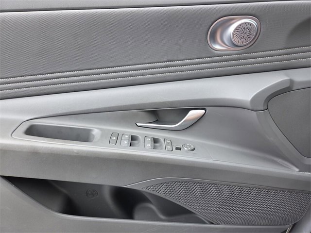Used 2025 Hyundai Elantra SEL image 26