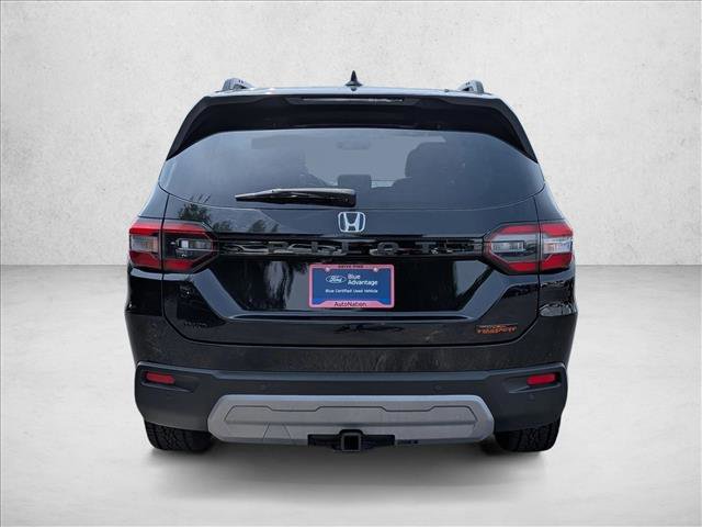 Used 2025 Honda Pilot TrailSport image 7