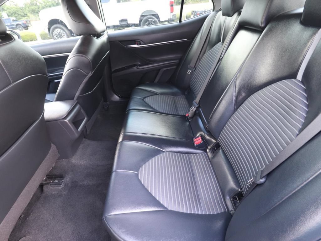 Used 2020 Toyota Camry SE FWD image 9