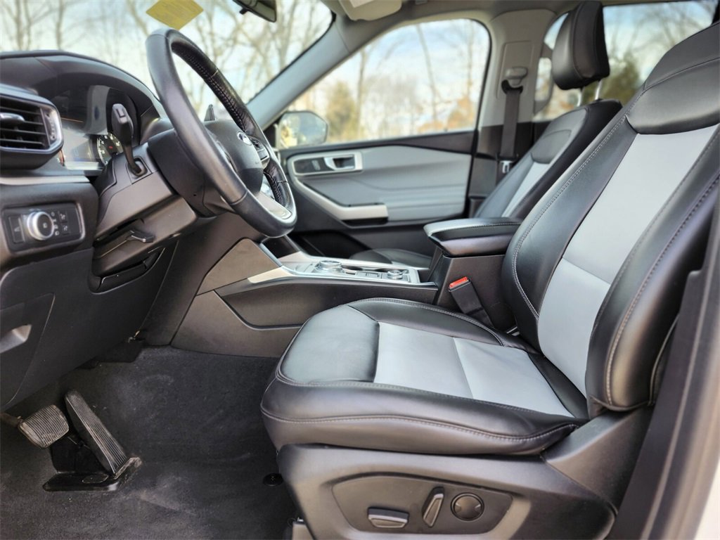 Certified 2022 Ford Explorer XLT w/ Equipment Group 202A image 19