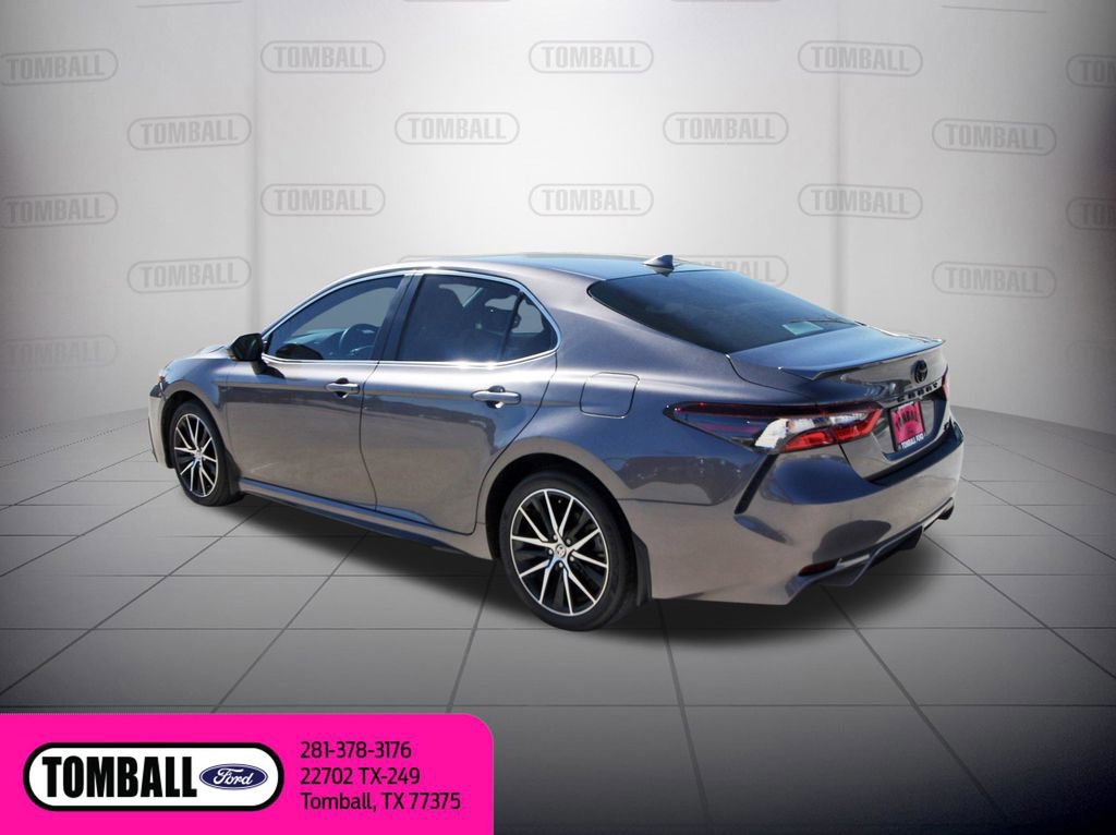 Used 2024 Toyota Camry SE image 3