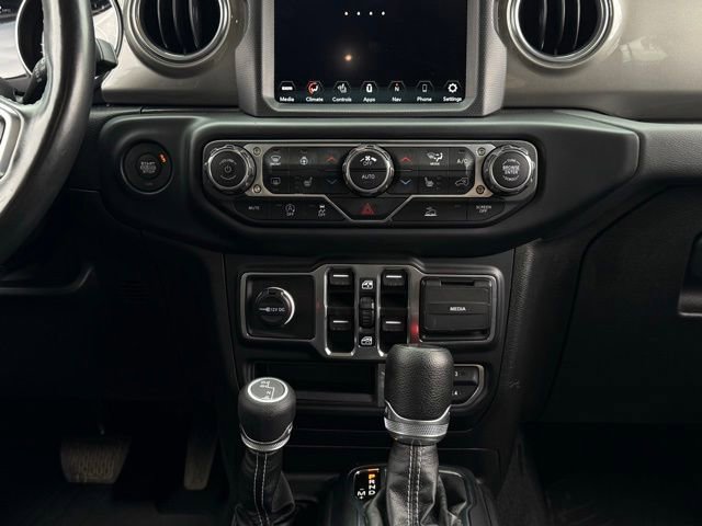 Used 2023 Jeep Wrangler Unlimited Sahara w/ Cold Weather Group AWD/4WD image 27