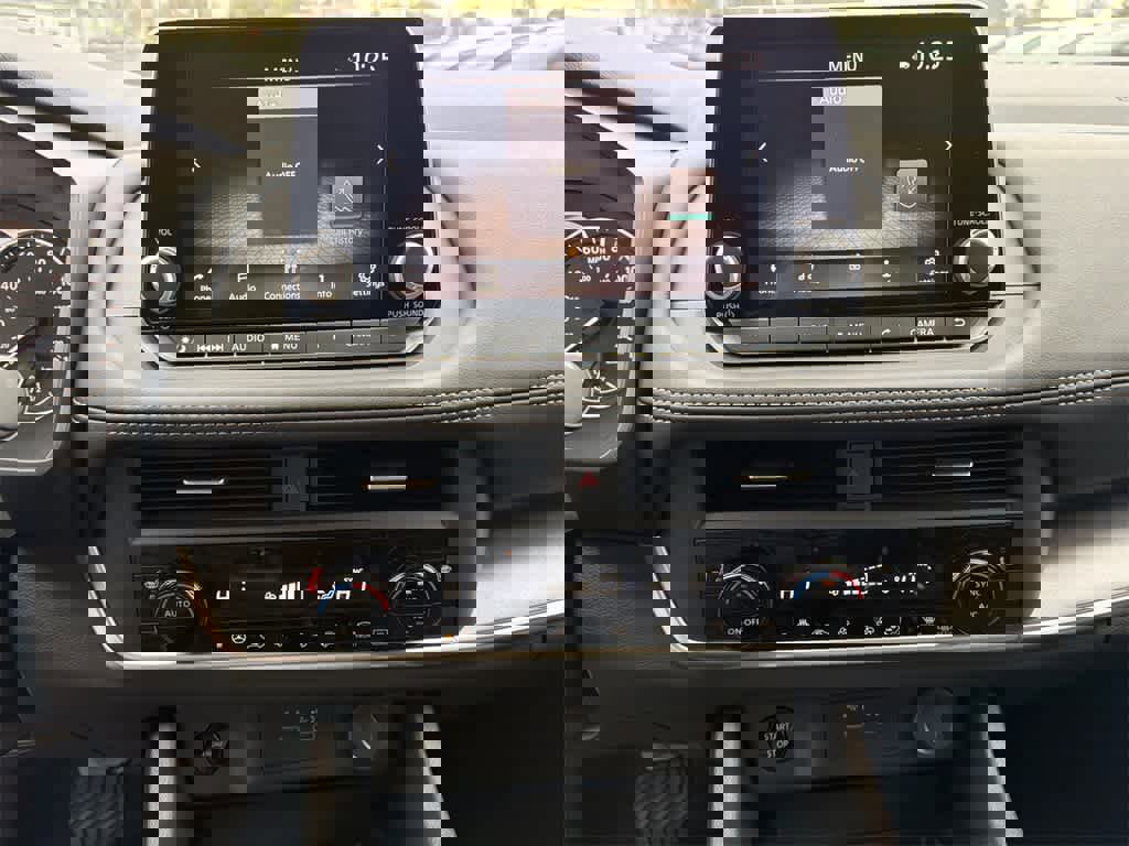 Used 2024 Nissan Rogue SV w/ SV Premium Package image 26