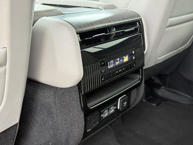 Used 2024 Jeep Wagoneer L Series II w/ Flexible Seating Group AWD/4WD image 30