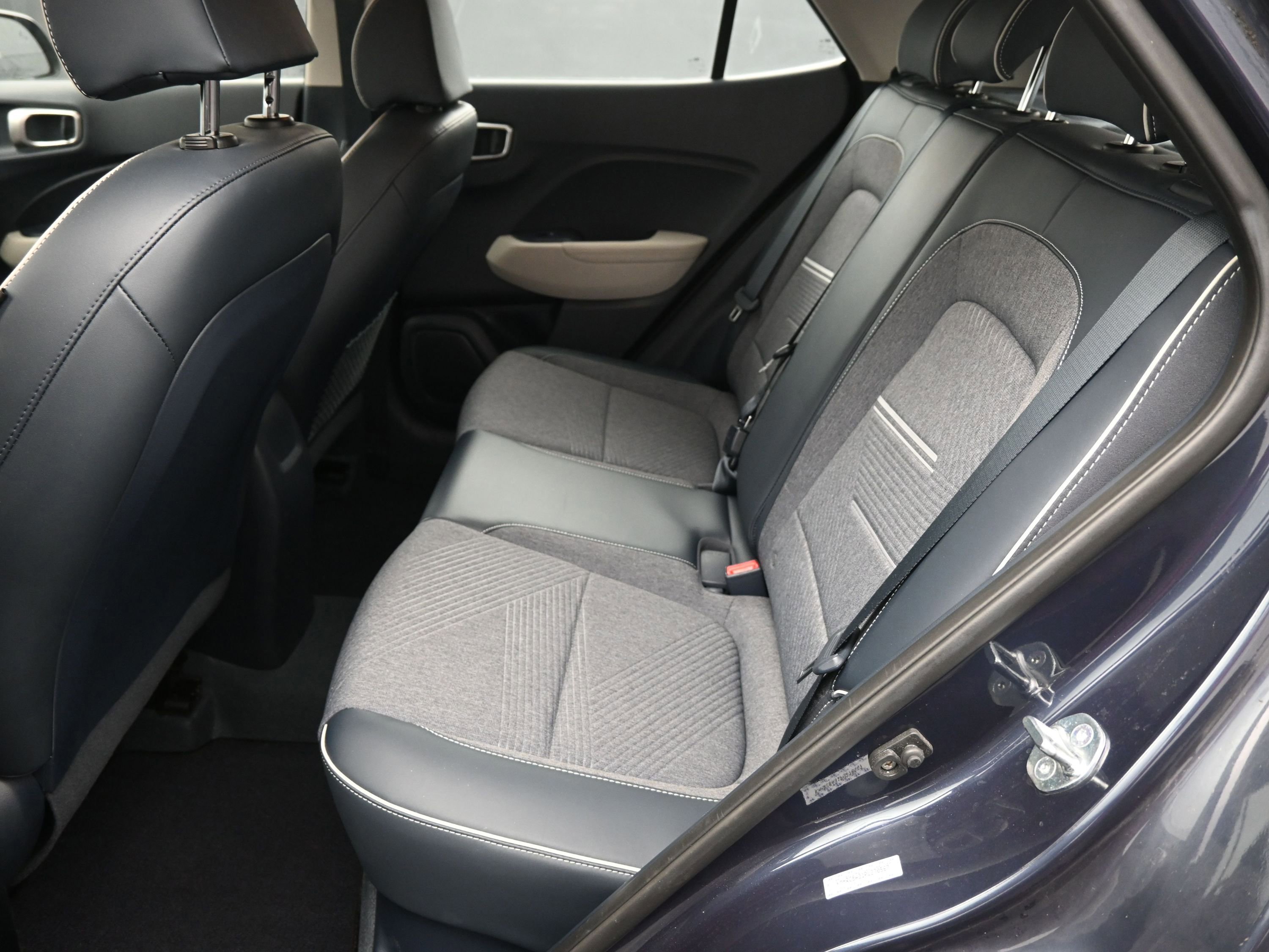 Used 2023 Hyundai Venue Limited w/ Cargo Package image 30